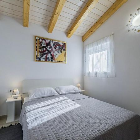 Вілла Modean In Pula - Haus Fuer 2-3 Personen Екстер'єр фото